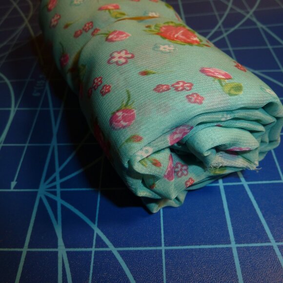 Fabric with pink flower pattern - Picture 4 of 5